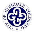 Logotipo de la ciudad de Glendale (Colorado), que presenta un emblema circular con formas entrelazadas
