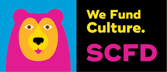 Ilustración de un oso de colores; el texto dice: «We Fund Culture». SCFD